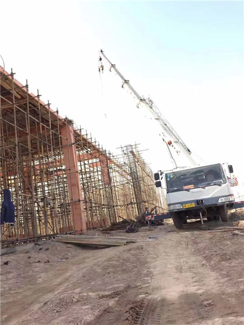 凌海市吊车作业的安全注意事项有哪些？