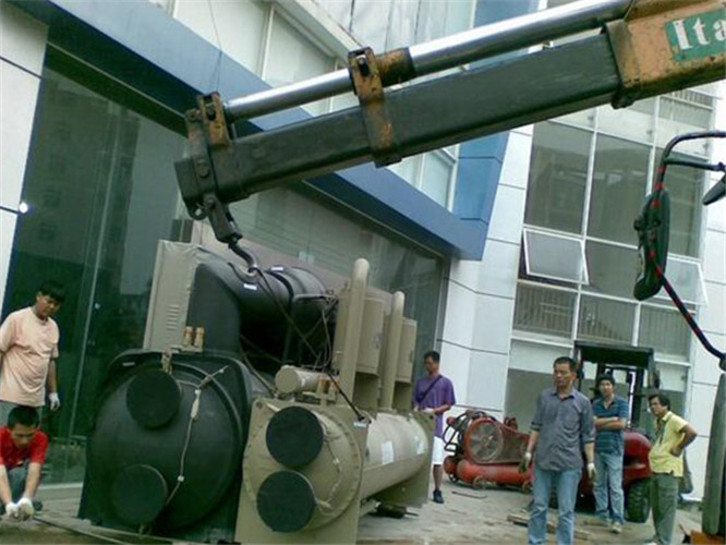 凌海市随车吊和汽车吊的核心区别是什么？哪种更省钱？